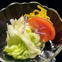 赤坂 津つ井 総本店 - ミニサラダです。カレーモヤシが好きです