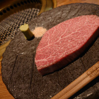 和牛とタン 焼肉 とみ 新橋本店 - 希少シャトーブリアン