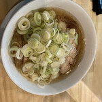 人類みな麺類 - らーめんmacro （ネギトッピング）…1番人気の魚『貝』系ラーメン