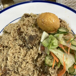 アジアカレーハウス - 卵とキャベツは乗ってきます。