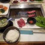 焼肉車 - ボリュームたっぷりランチ