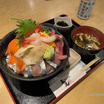 三是 - 【大海鮮丼】（1100円税込）