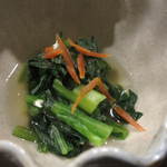 広尾 一会 - 江戸川区の小松菜と薄揚げの煮びたし。上には淡路のクチコ。