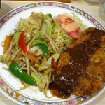 洋食の店　ぺいざん - ぺいざん（ジャンボミンチカツ＆肉入り野菜炒め 850円）