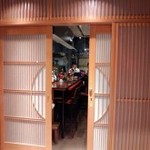 フロンティア - エレベーターを降りて目の前の扉の向こうです。