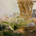 らー麺　Do・Ni・Bo - 中太ちぢれ麺をリフト⤴️