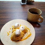 HOPPERS - 小さなデザート＋ティ350円