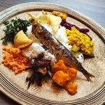 HOPPERS - RICE&CURRY・スリランカプレート（カレーとおかず9種）1650円