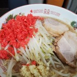 ラーメン二郎 - 野菜少なめにんにく(麺半分、紅しょうが)