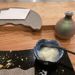 てんぷら 一心 - 大根おろしは言わなくとも追加してくれます。右上の小さな徳利には天つゆが入ってます