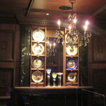 La maison du caviar 17℃ - ダイニングのアンティーク食器のディスプレイ