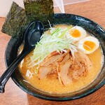 山道家 - 並ラーメンの割に豪華