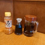 Tsurukame Shokudou - 卓上調味料。