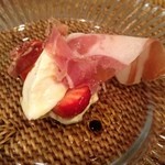 Rakuchinettayamaoka - 生ハムとイチゴ モッツアレラとリコッタチーズ