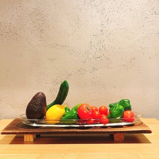 Promoting local production for local consumption, vegetables are sourced from Itoshima and Asakura.