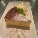 Gorgonzola baked cheesecake