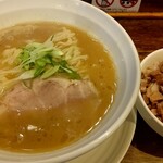 麺処まるわ - 濃厚醤油、チャーシュー丼