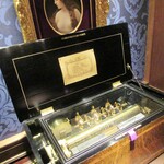 La maison du caviar 17℃ - VIPルームのオルゴールはいろいろな楽器を奏でる多重奏