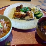 鶏晶 - もも塩焼き定食、わさび飯