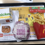 マクドナルド - 2022/02/20
てりやきマックバーガー 340円
チキンマックナゲット 5ピース 200円
✳︎バーベキューソース
マックフライポテト 280円
✳︎ケチャップ×2