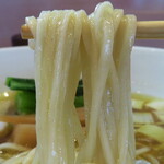 中華そば 深緑 - 羅臼昆布と鮭節の中華そば/麺リフト