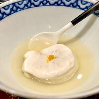 すし 良月 - 淡路島の鯛から取った出汁に浮かぶ虎河豚白子