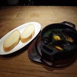 FILO - ムール貝の白ワイン蒸し