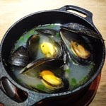 FILO - ムール貝の白ワイン蒸し