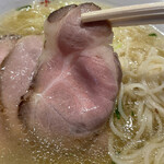 塩ラーメン あす流 - ＼(=^‥^)/’`ロースレア叉焼