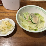 佐野ラ－メン たかの - サラダとお新香