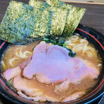 横浜家系ラーメン勝星家 - ラーメン並み盛