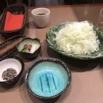 新宿さぼてん - キャベツ、お新香、胡麻