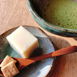 かっこう料理店 - 「音更産あかねリンゴの豆乳寒天ときなこクッキー」「有機宇治抹茶」