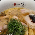 Japanese Soba Noodles 蔦 - チャーシューとソースの化学反応で味変