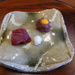 柚木元 - 本州鹿の心臓ユッケ、本州鹿ロースのお造り