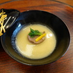 Yukimoto - 松本一本ネギと菊芋の出汁、猪のタンのお椀