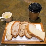 ポワン エ リーニュ 神田スクエア店 - パン盛り合わせ+スープ+コーヒー
