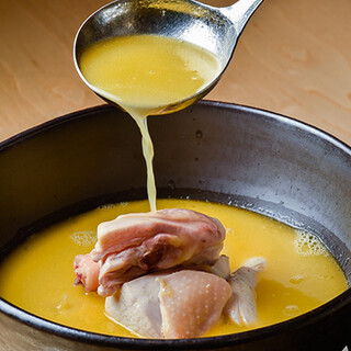 7時間じっくり炊いた黄金スープが絶品の「博多水炊き」