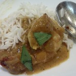 アーンドラ・ダイニング - エビカレーとライスを盛り付けたところ