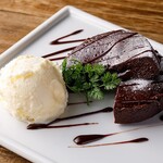 Fondant chocolate (with vanilla ice cream)