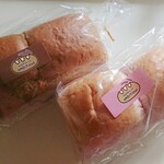 焼き立てパン＆カフェ あんびしゃす - 黒糖パンと いちごパン　２本セット　700円