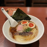 酒肴場 屯 - 【限定】生姜香る烏賊干し中華蕎麦（味玉入り）¥900