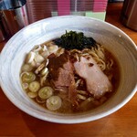 唯一無二のらぁ麺専門店 イ袋ワシづかみ - 醤油らぁ麺(中太麺)　