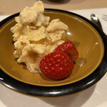 うを徳 - 徳島金柑入りアイスクリームと栃木のスカイベリー