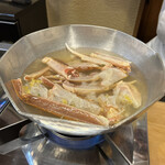 うを徳 - 松葉ガニのお出汁作成中