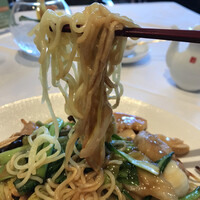 四川豆花飯荘 東京店 - ビジネスランチ１９３６円。五目焼きそば。この焼き色と解れ具合が好みにピッタリで、とても美味しくいただきました（╹◡╹）
