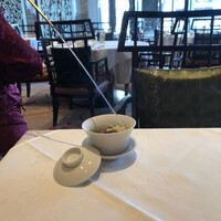 四川豆花飯荘 東京店 - Tea チャージ３１０円。八寶茶。だいぶ散っていました（笑）。味は好き嫌いがハッキリする感じなので、有無を言わさず付いてくるのは。。。