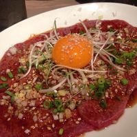 圭 本店 - 炙りロースのユッケ風