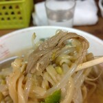 ラーメン二郎 - ブタもいい感じにほぐれた！