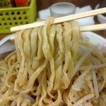 ラーメン二郎 - 旨そうな縮れ麺